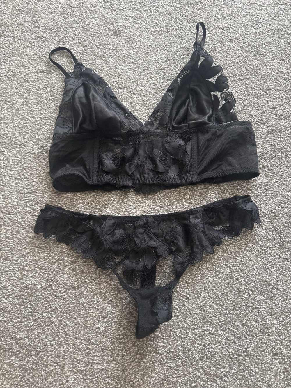 Victoria’s Secret black bra and panty set size small